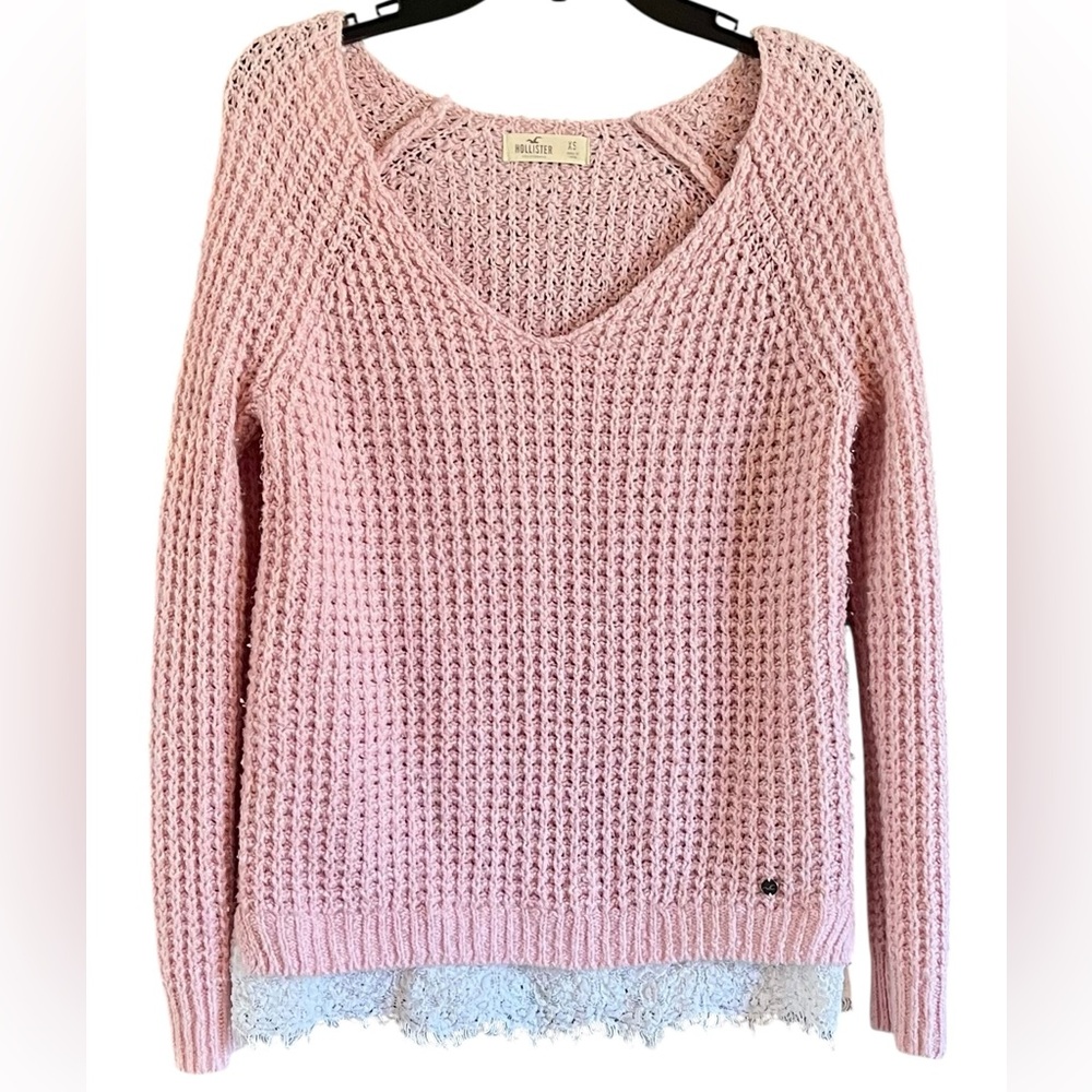Hostess Pick 💥☄️Hollister Women's Retro Soft Pink V-Neck Sweater